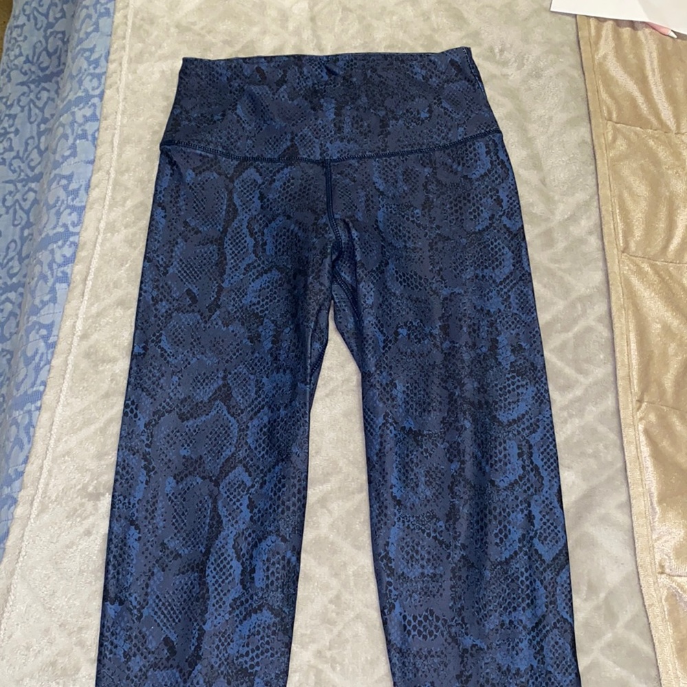 BCBGMAXAZRIA SNAKESKIN BLUE BLACK LEGGINGS